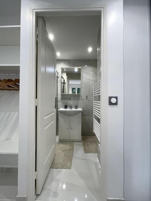 Appartement Cosy Et Moderne Proche De Disneyland Bussy-Saint-Georges Exterior foto